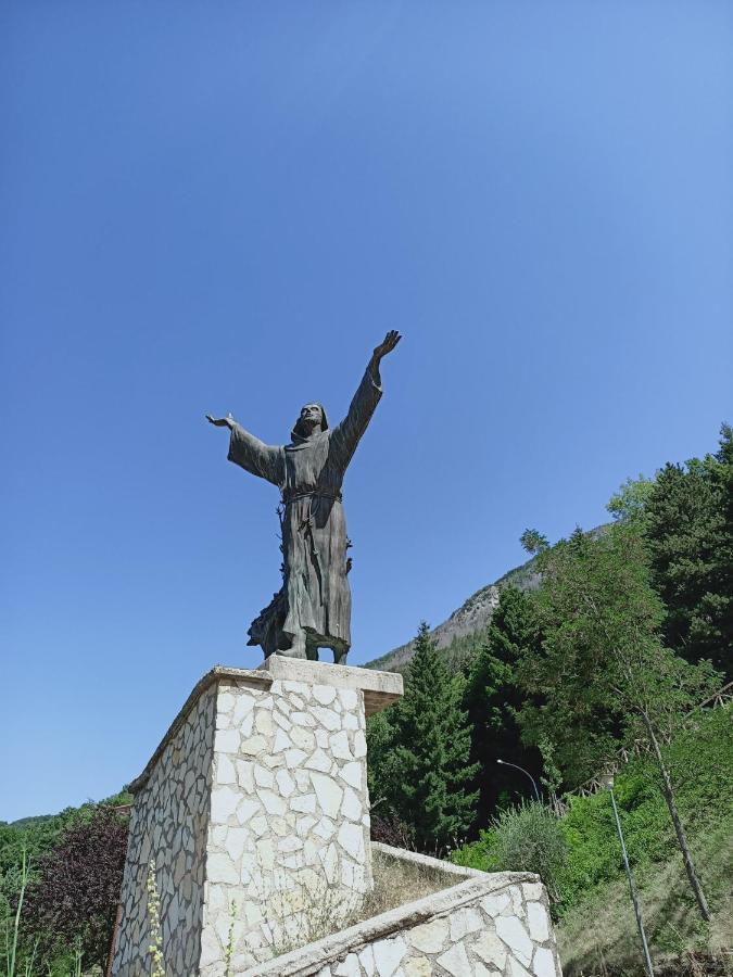 Musica E Poesia Da Battisti Ida Villa Poggio Bustone Bagian luar foto