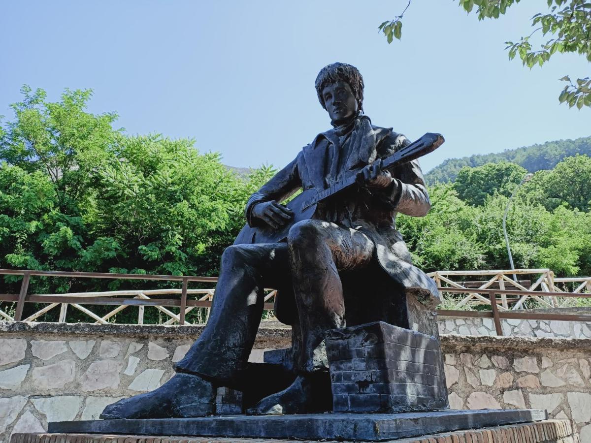Musica E Poesia Da Battisti Ida Villa Poggio Bustone Bagian luar foto