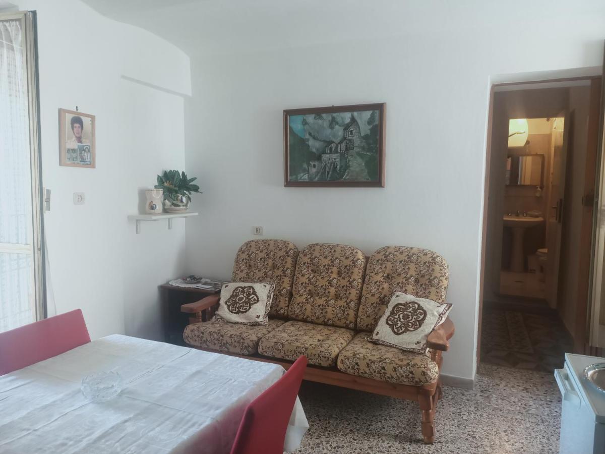 Musica E Poesia Da Battisti Ida Villa Poggio Bustone Bagian luar foto
